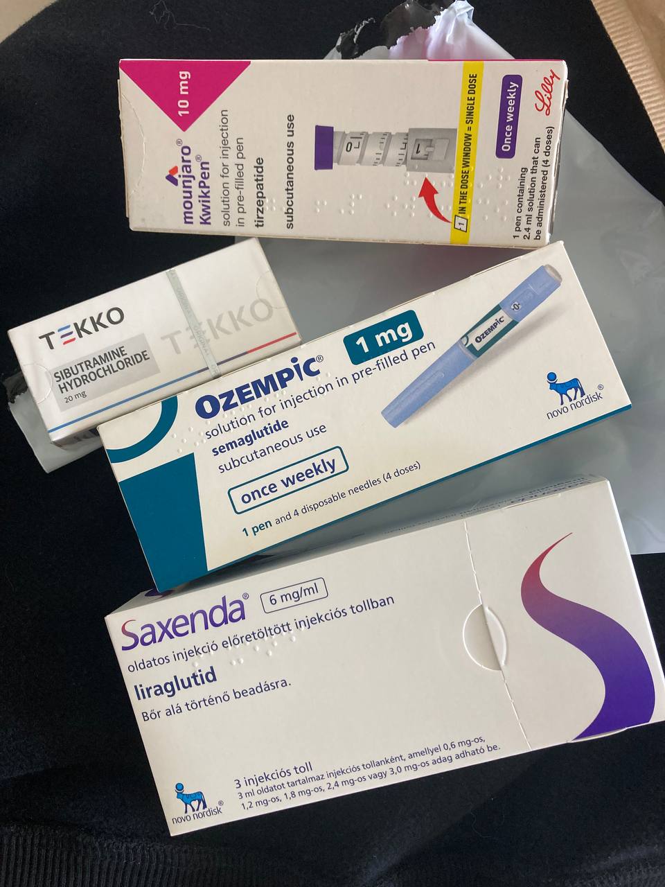 Saxenda rendelés – fogyókúrás injekciók, Ozempic, Mounjaro és Sibutramine dobozok együtt, testsúlycsökkentéshez.