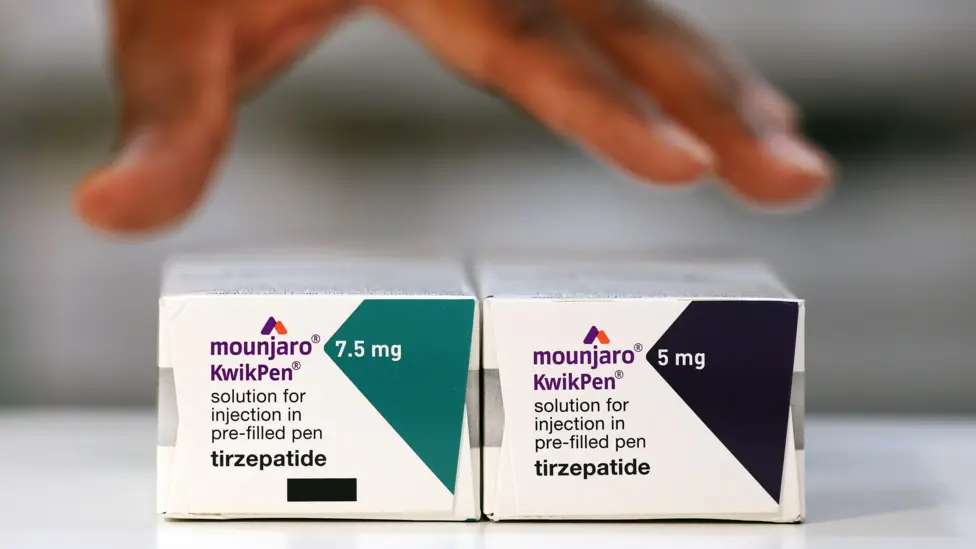 Mounjaro KwikPen dobozok közelről, a Mounjaro ára bemutatásával.